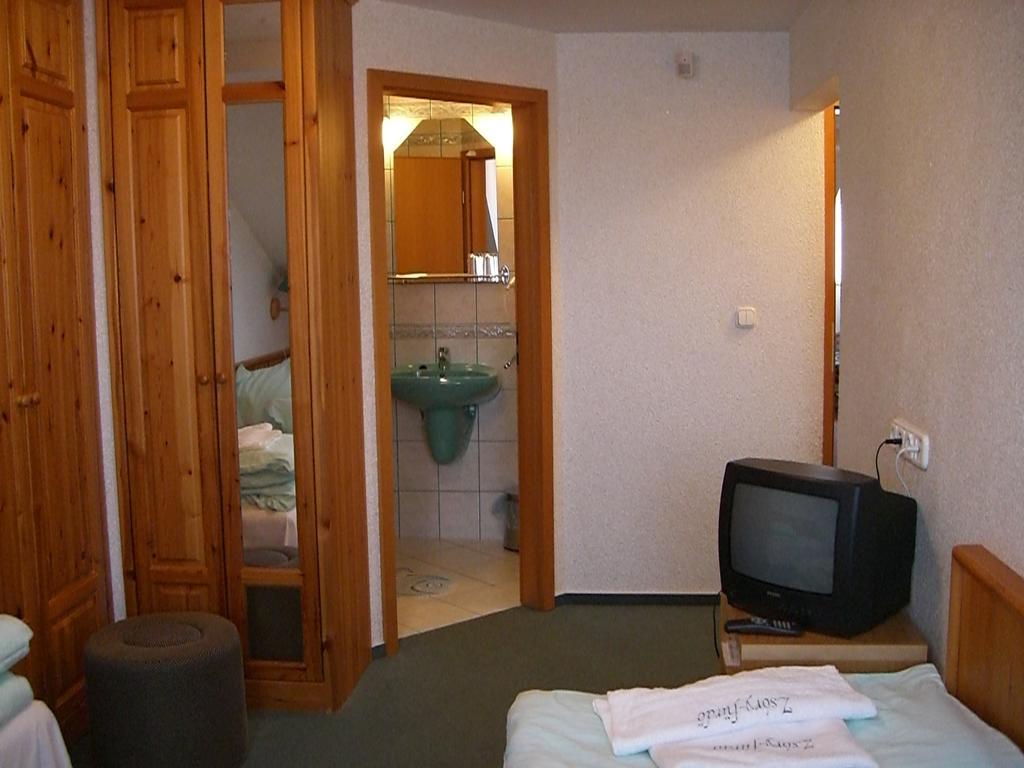 Napfuerdo Vendeghaz Hotel Mezokovesd ภายนอก รูปภาพ